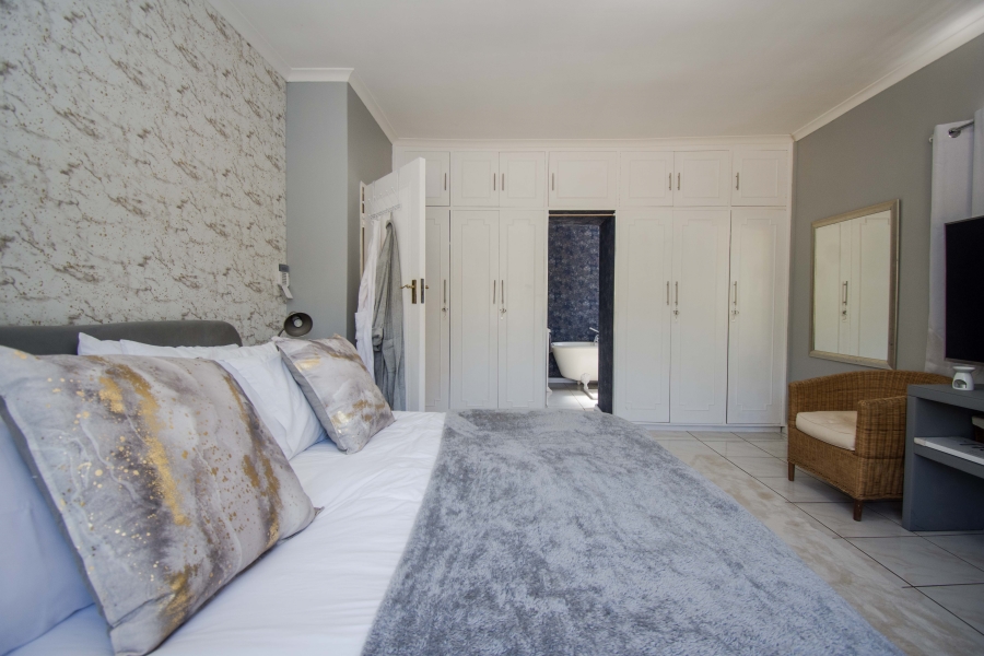 4 Bedroom Property for Sale in Parel Vallei Western Cape